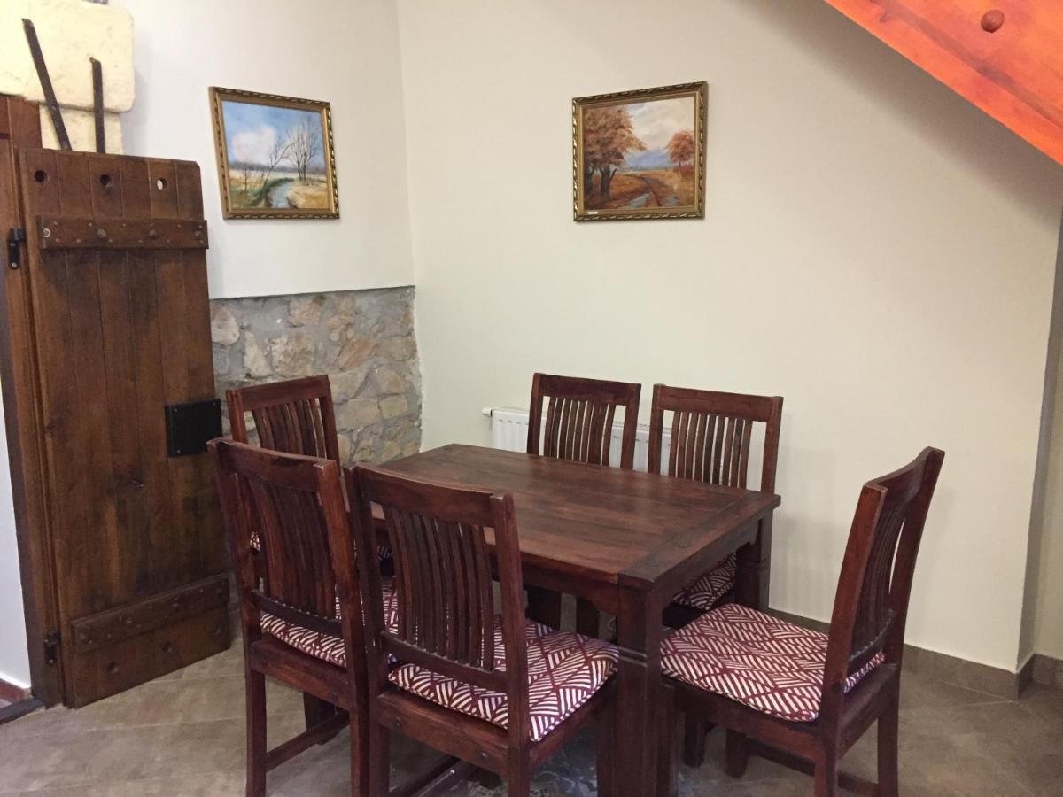 לינה וארוחת בוקר Villány Kikerics Vendeghaz מראה חיצוני תמונה